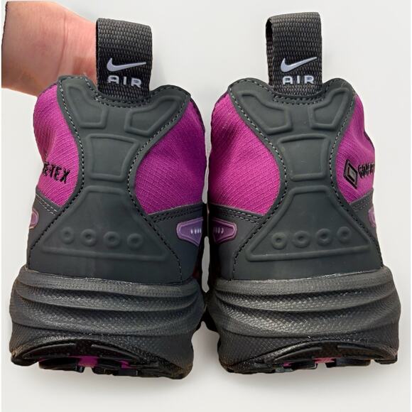 NWT NIKE Air Max SNDR GTX Gortex Zip-Up Sneaker WMN SIZE 9 Bold Berry FZ4238-500 - Picture 10 of 16